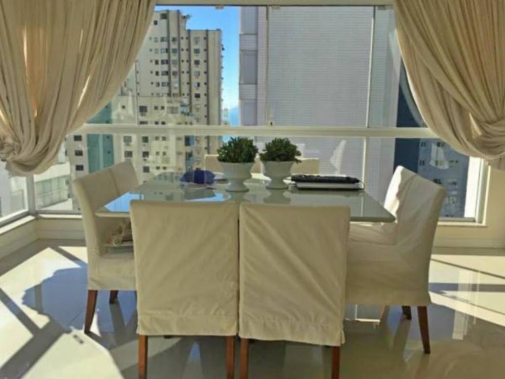 Apto Em B. Camboriú Praia E Mar Apartamento *