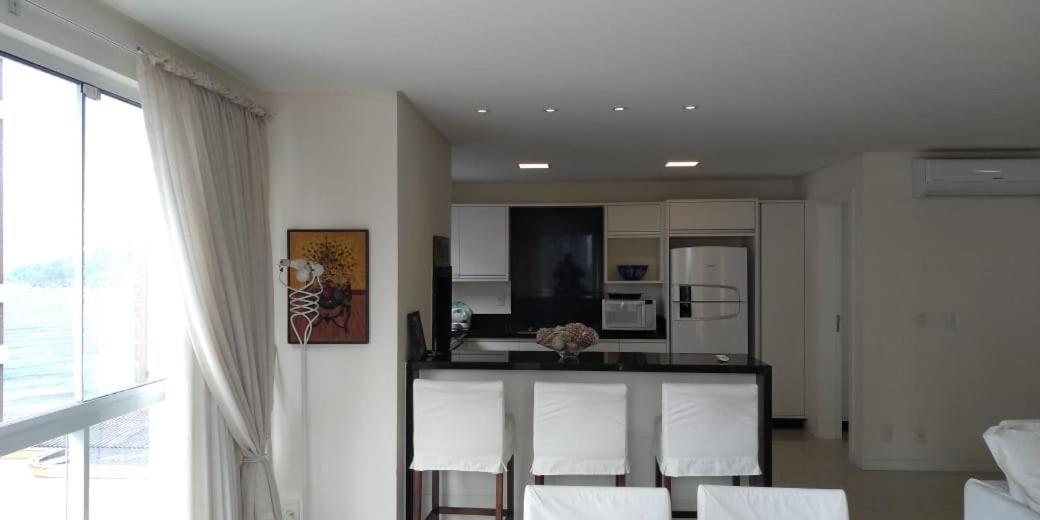 Apto Em B. Camboriú Praia E Mar Apartamento *